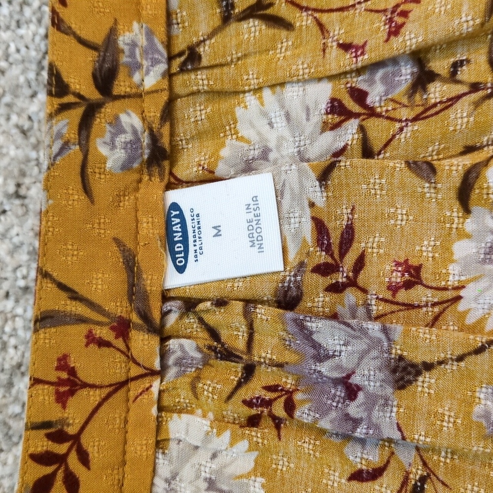 Old Navy Gold Floral Sleeveless Top Size Medium - Picture 2 of 4